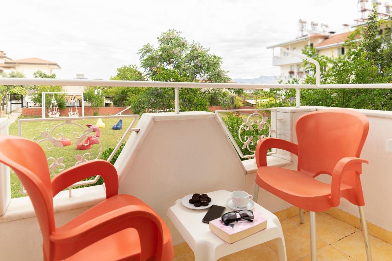 New Garden Hotel Side Exterior foto