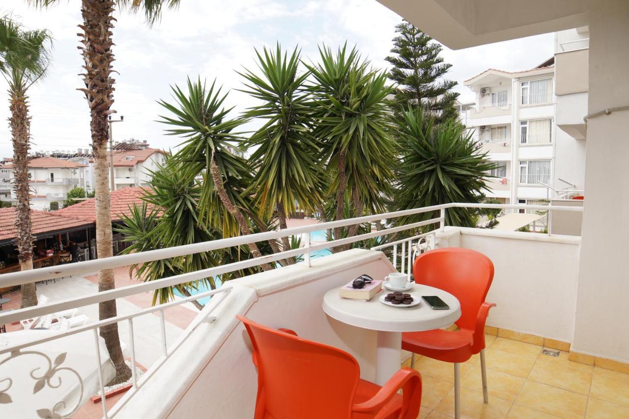 New Garden Hotel Side Exterior foto