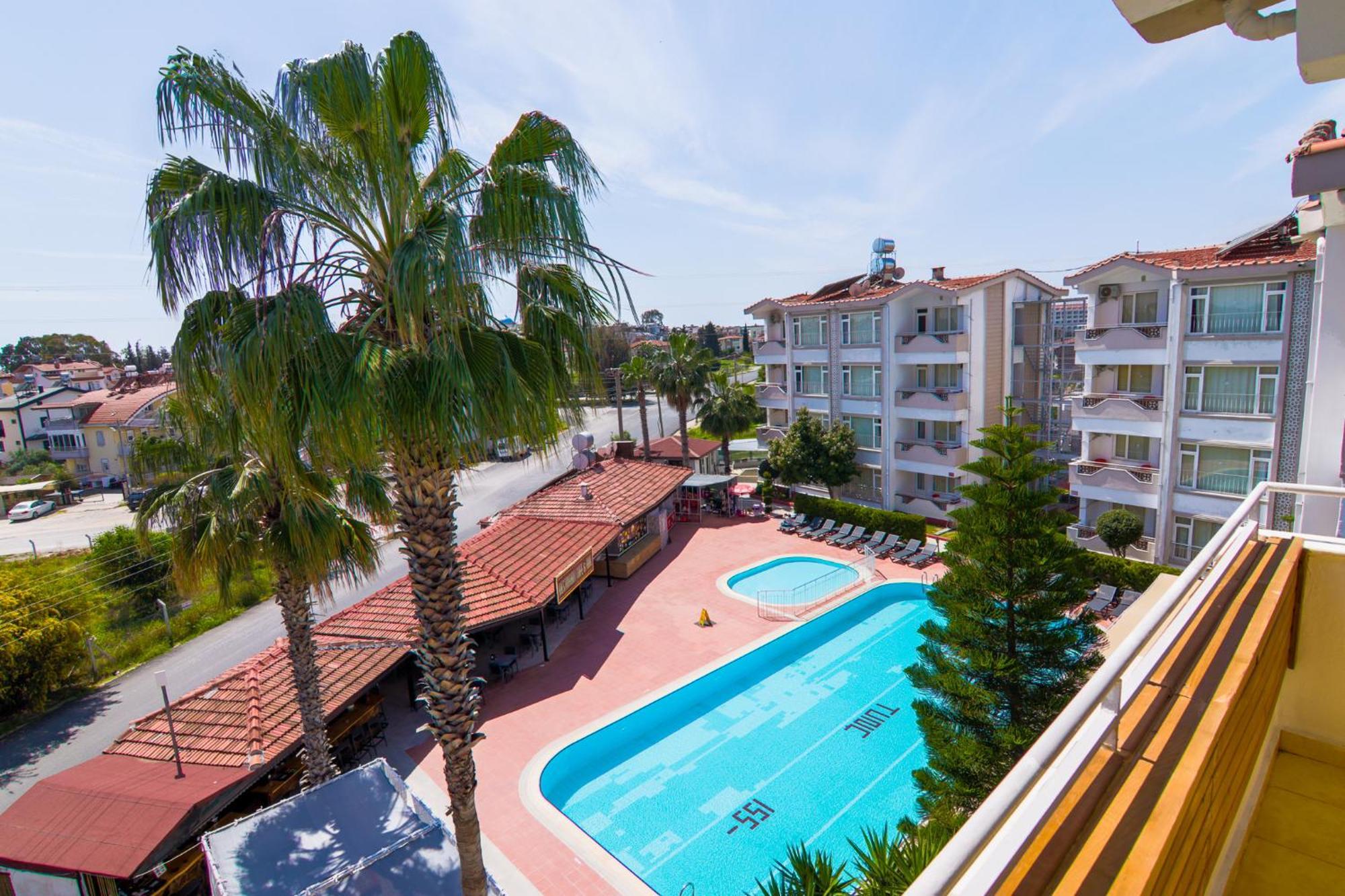 New Garden Hotel Side Exterior foto