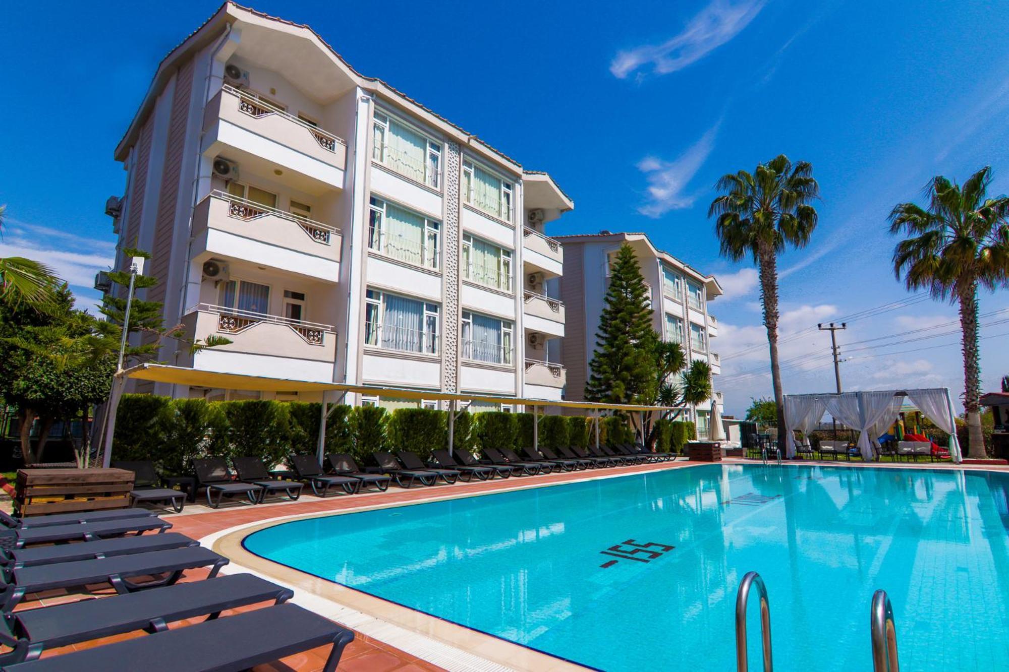 New Garden Hotel Side Exterior foto