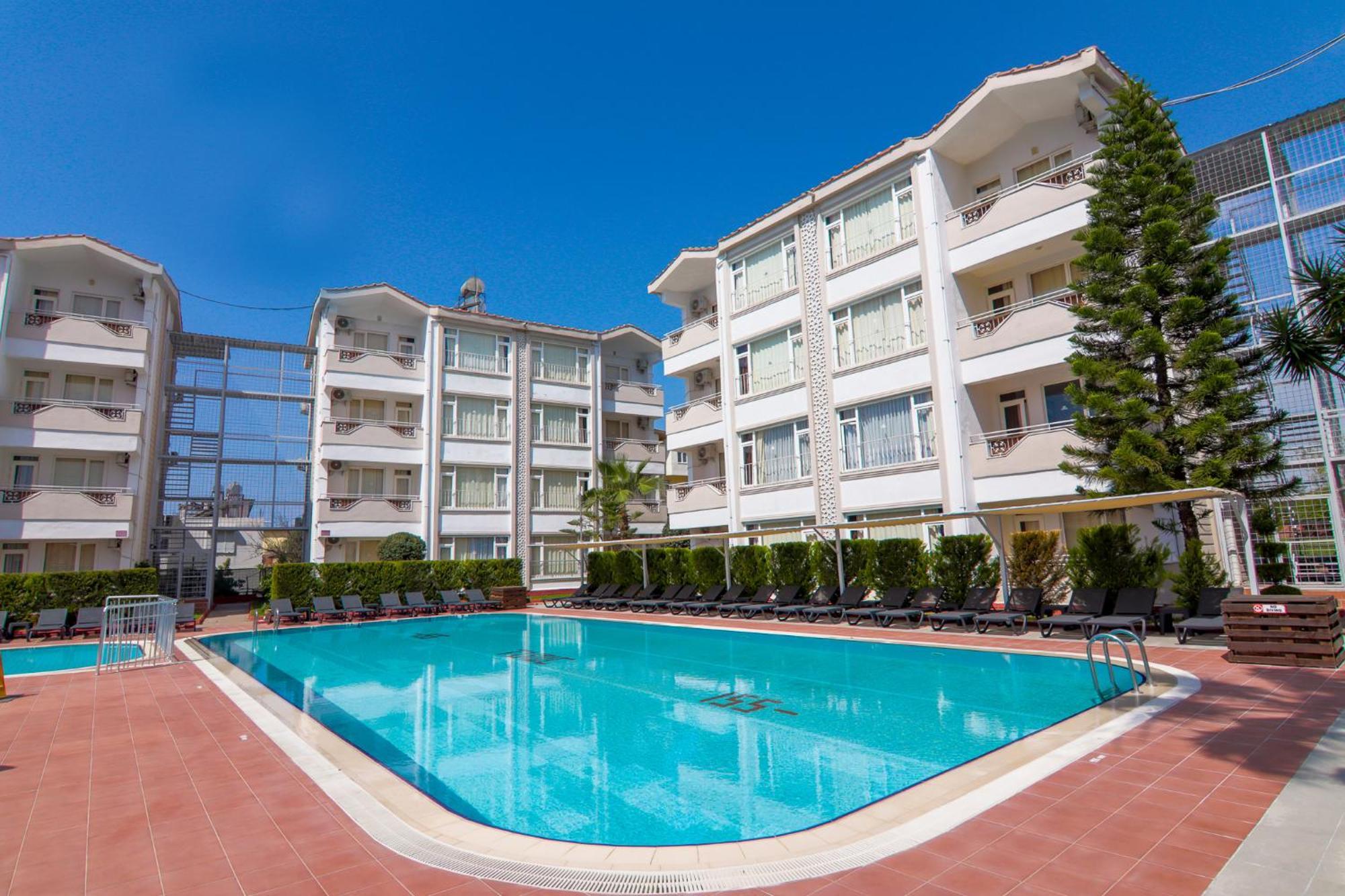 New Garden Hotel Side Exterior foto